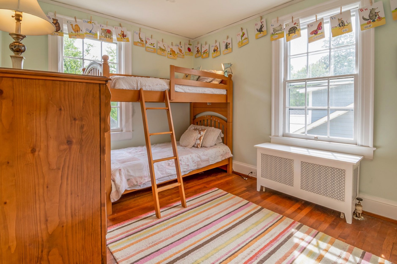 Bunk Bed Buying Guide: Sizes, Safety Rules and Mattress Thickness