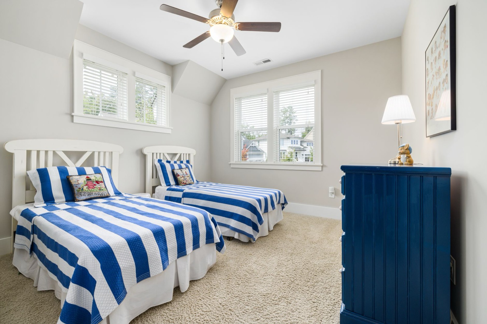 Children's bedroom ceiling height, which determines whether a bunk bed will fit comfortably