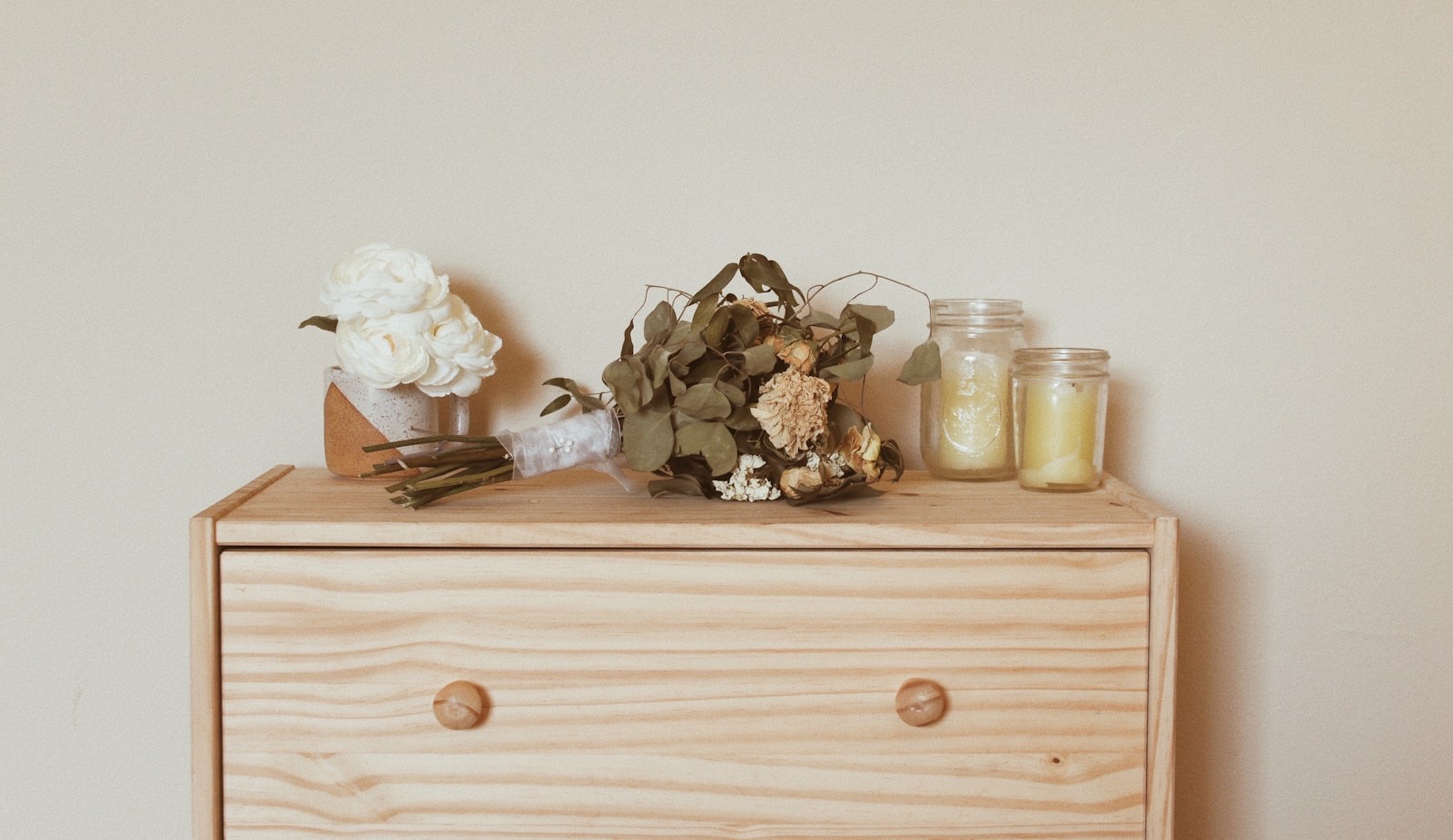 How to Choose a Dresser: Sizes, Drawers and Clearances